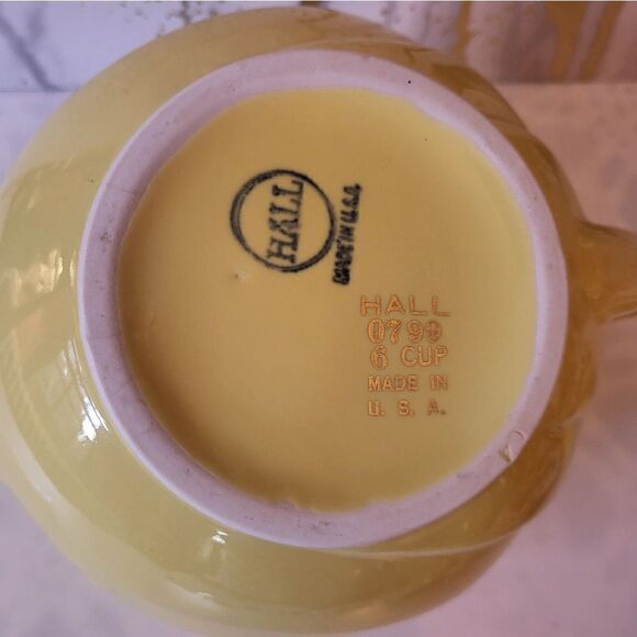 Vintage Mint 1950s Hall China Yellow w/Gold Leaf Decor 6 Cup Teapot #0799 - Picture 5 of 6